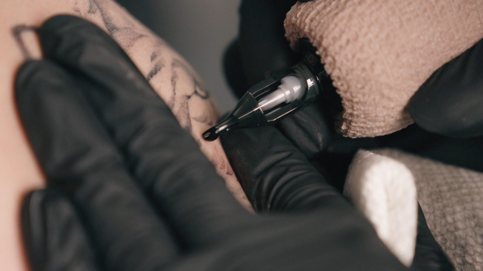 A Carthage cartridge in use during a permanent makeup treatment